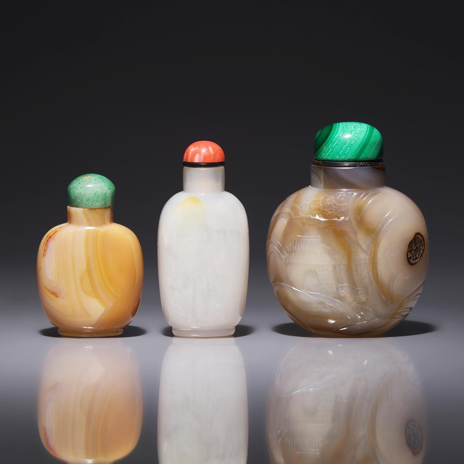 Three Carved Agate Snuff Bottles 瑪瑙巧雕鼻烟壺三支
