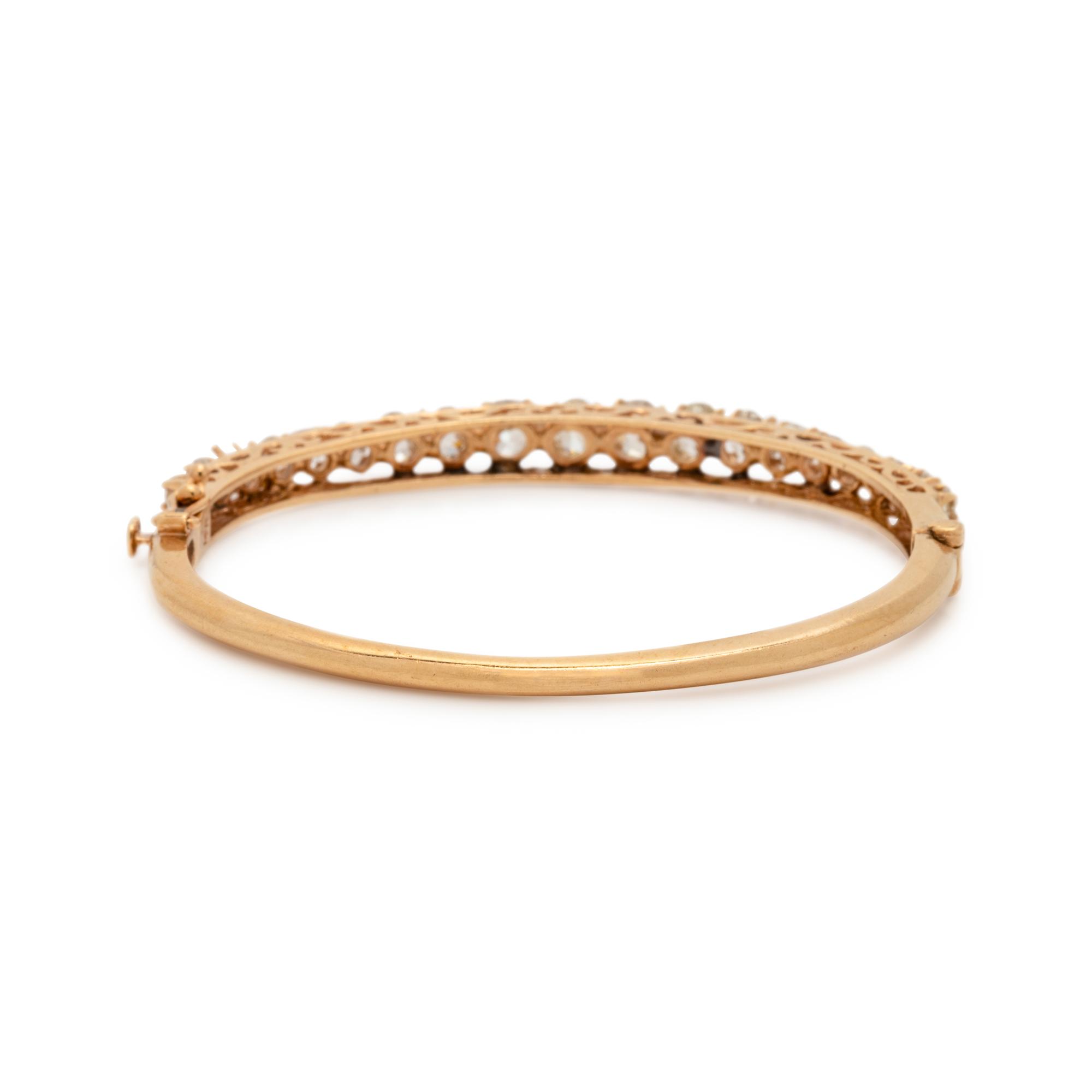YELLOW GOLD AND DIAMOND BANGLE BRACELET