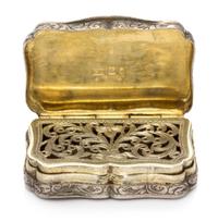 A Victorian Silver Vinaigrette, George Unite, Birmingham, 1845, the lid decorated with a barracks building.