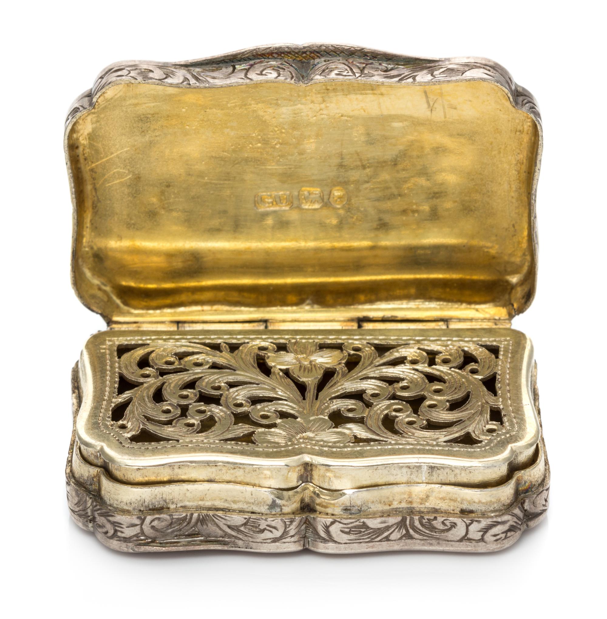 A Victorian Silver Vinaigrette, George Unite, Birmingham, 1845, the lid decorated with a barracks building.