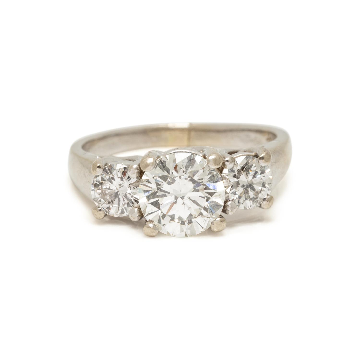 WHITE GOLD AND DIAMOND RING
