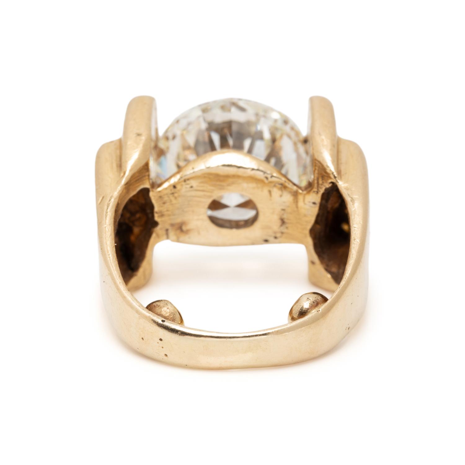 DIAMOND AND YELLOW GOLD RING