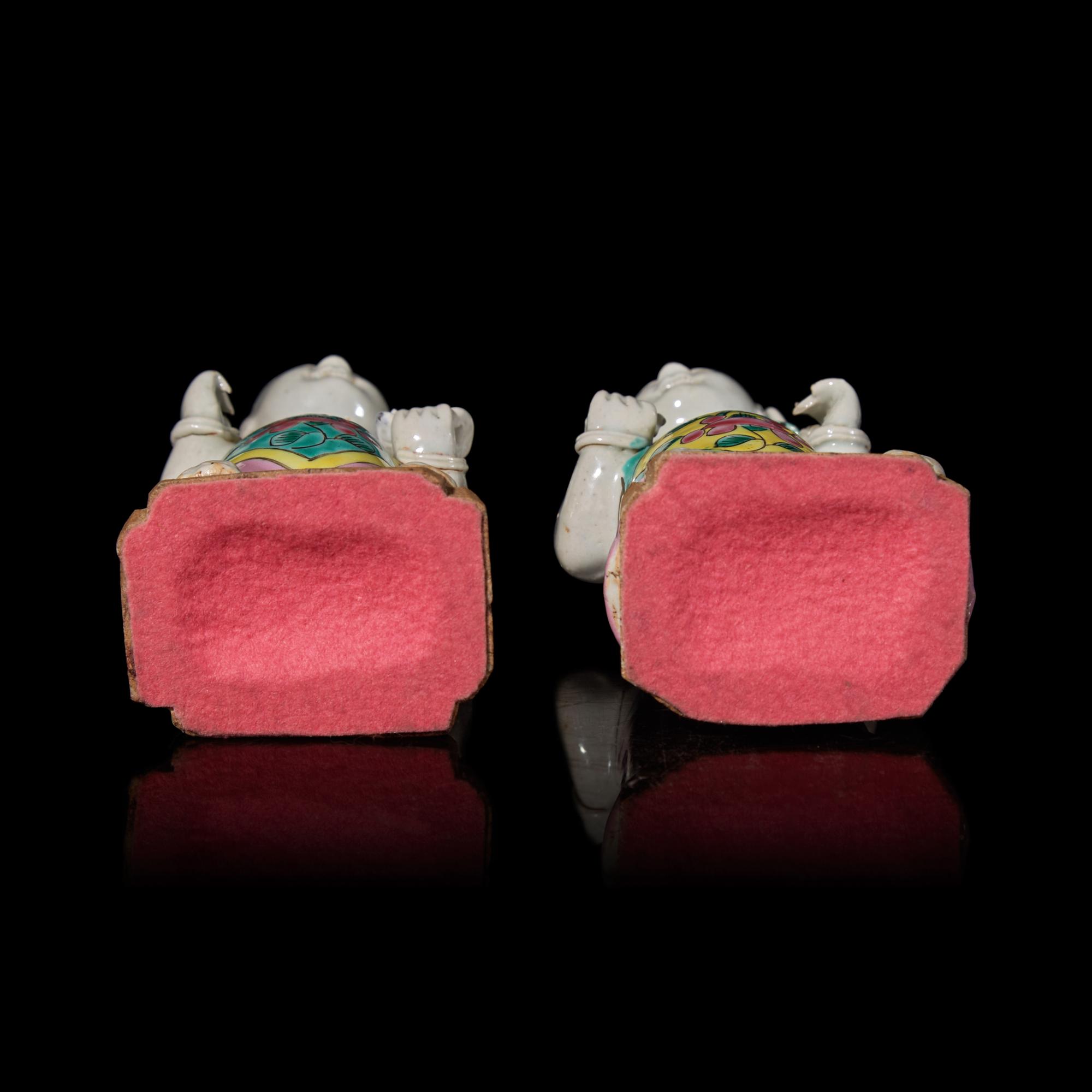 A Pair of Chinese Famille Rose "Boys" Figures, Qianlong-Jiaqing Period 清乾隆-嘉慶 粉彩童子擺件一對