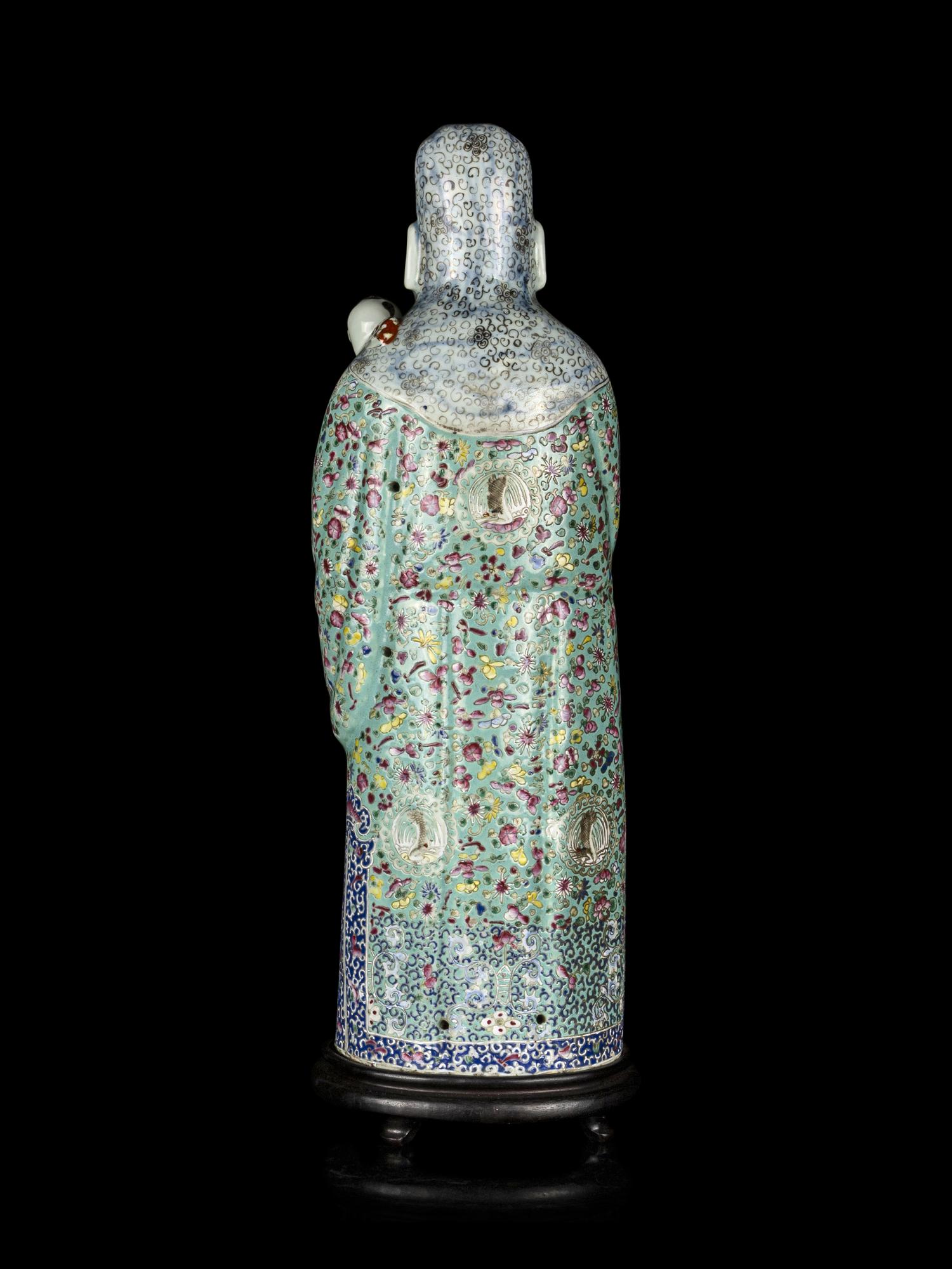 A Large Chinese Famille Rose Porcelain Figural Group