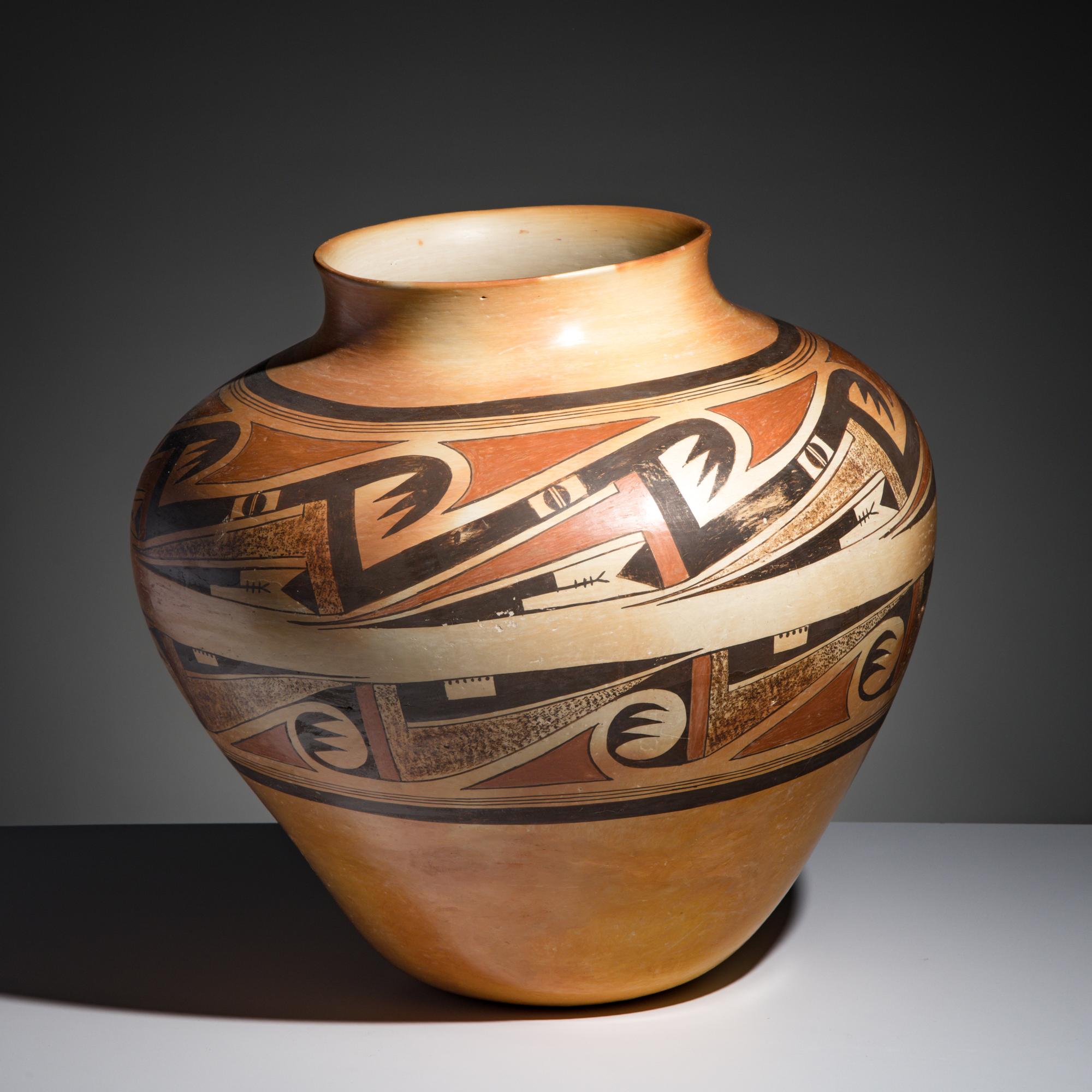 Rachel Namingha Nampeyo (Hopi-Tewa, 1903-1985) — Monumental Pottery Jar