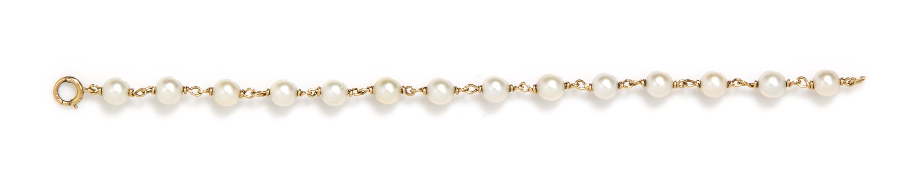 A 14 Karat Yellow Gold and Cultured Pearl Bracelet, 5.50 dwts.