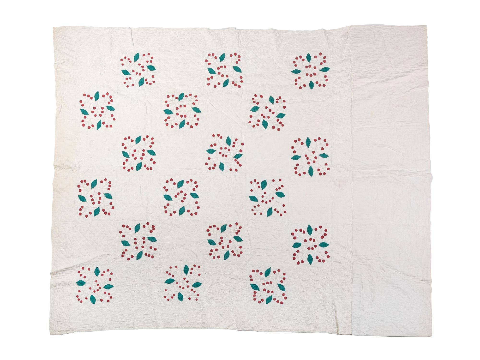 A Cherry Blossom Pattern Pieced Cotton Quilt