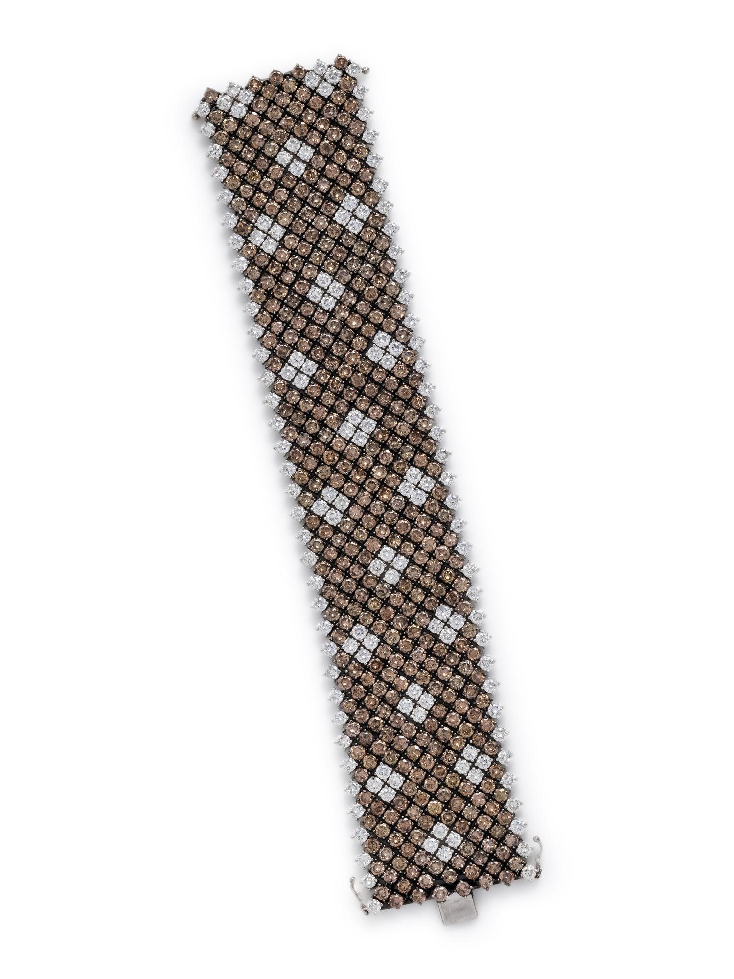 COLORED DIAMOND AND DIAMOND BRACELET