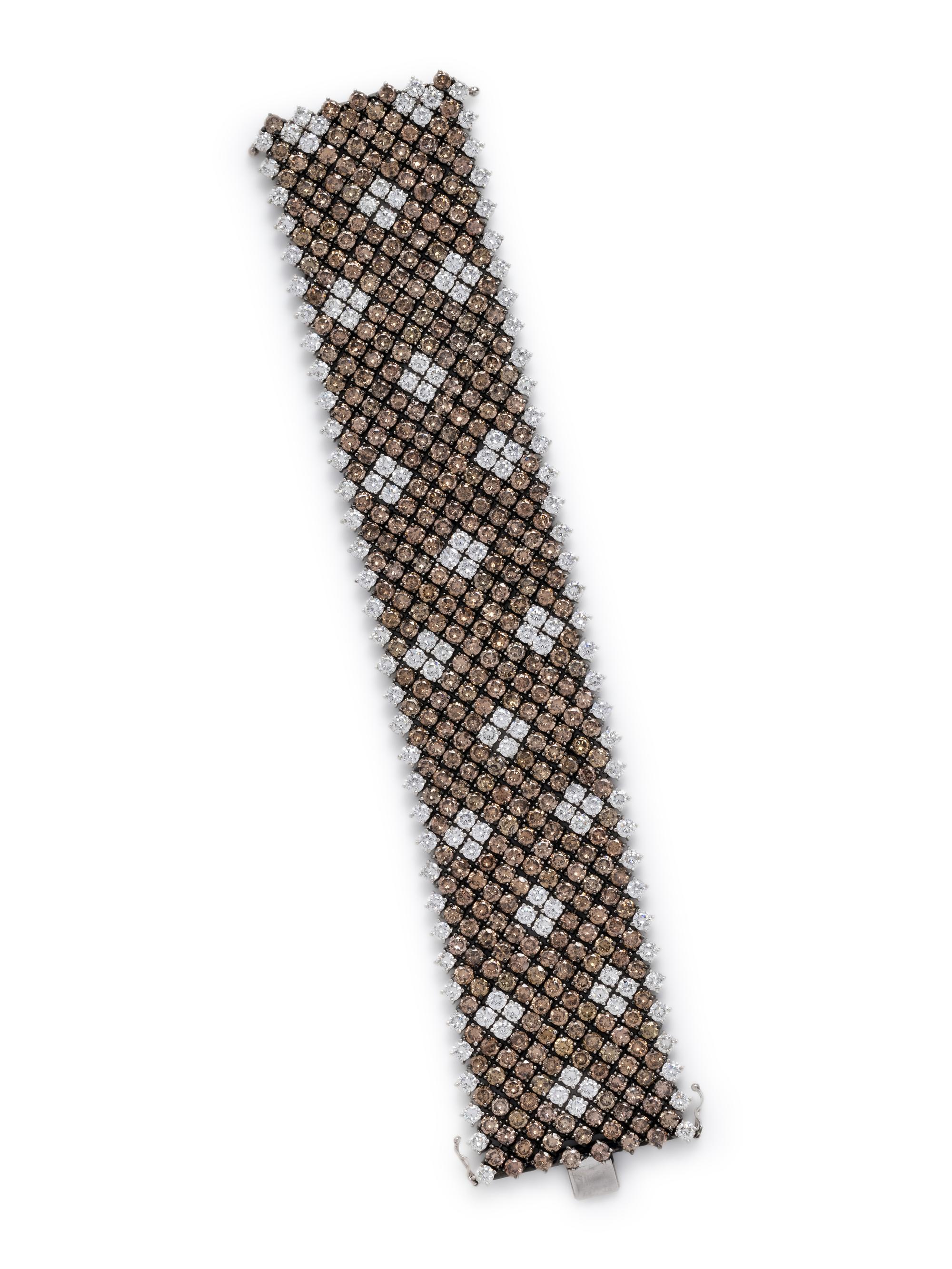 COLORED DIAMOND AND DIAMOND BRACELET
