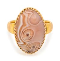 An 18 Karat Yellow Gold and Agate Ring,