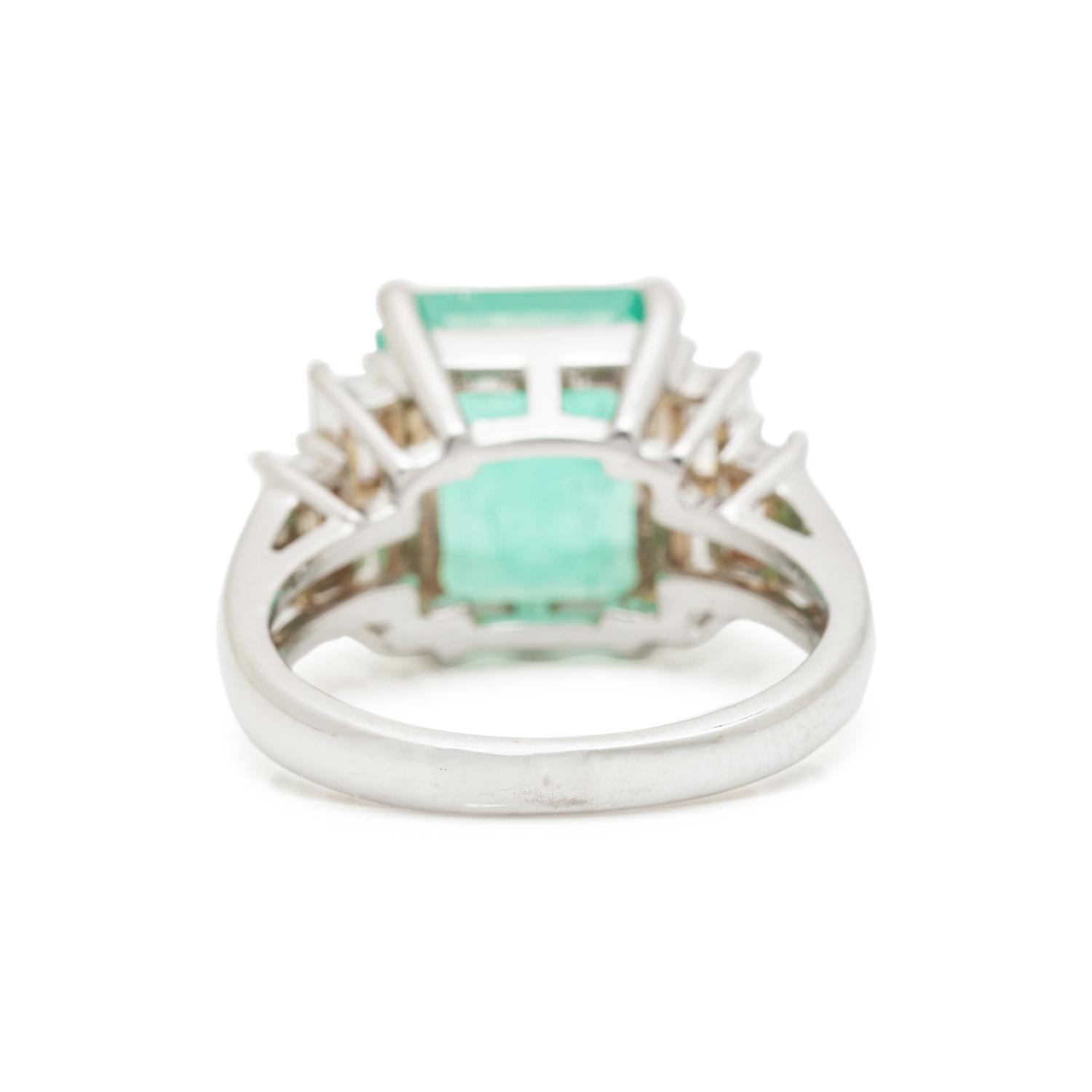 EMERALD AND DIAMOND RING