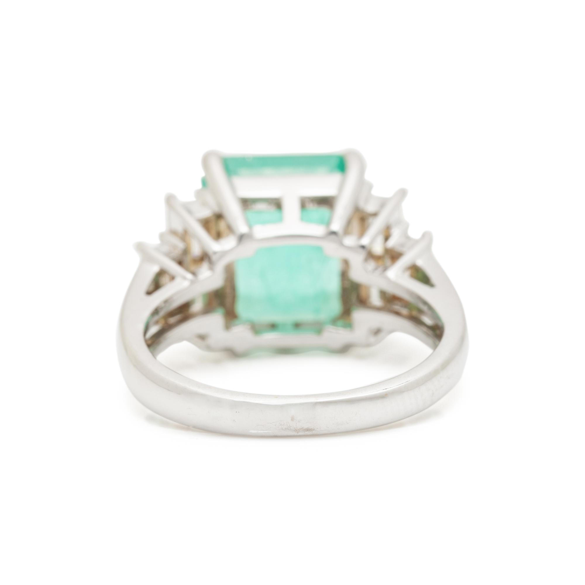 EMERALD AND DIAMOND RING