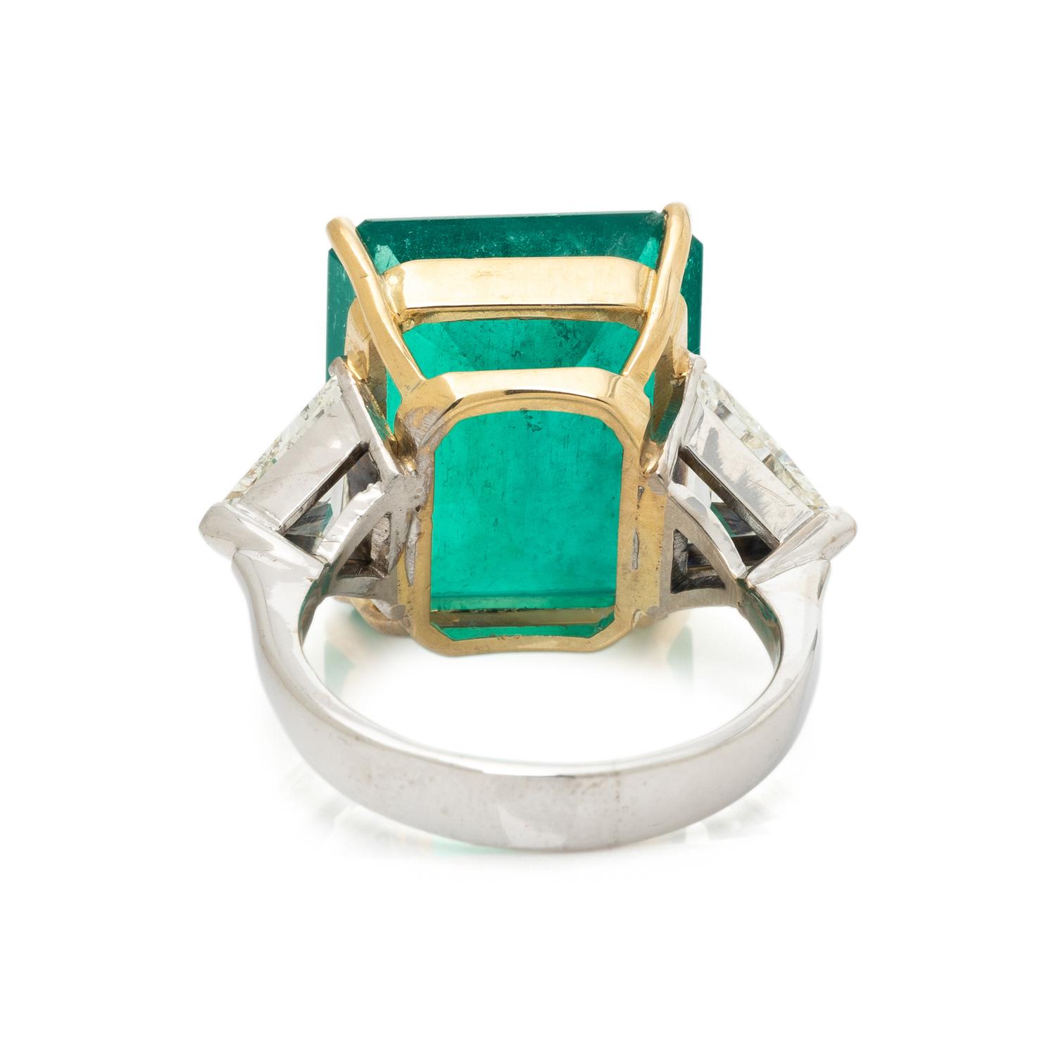 COLOMBIAN EMERALD AND DIAMOND RING