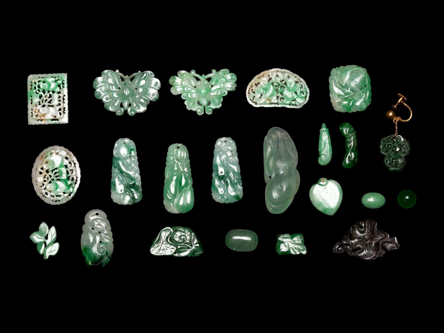 22 Chinese Jadeite, Hardstone and Glass Jewelry
