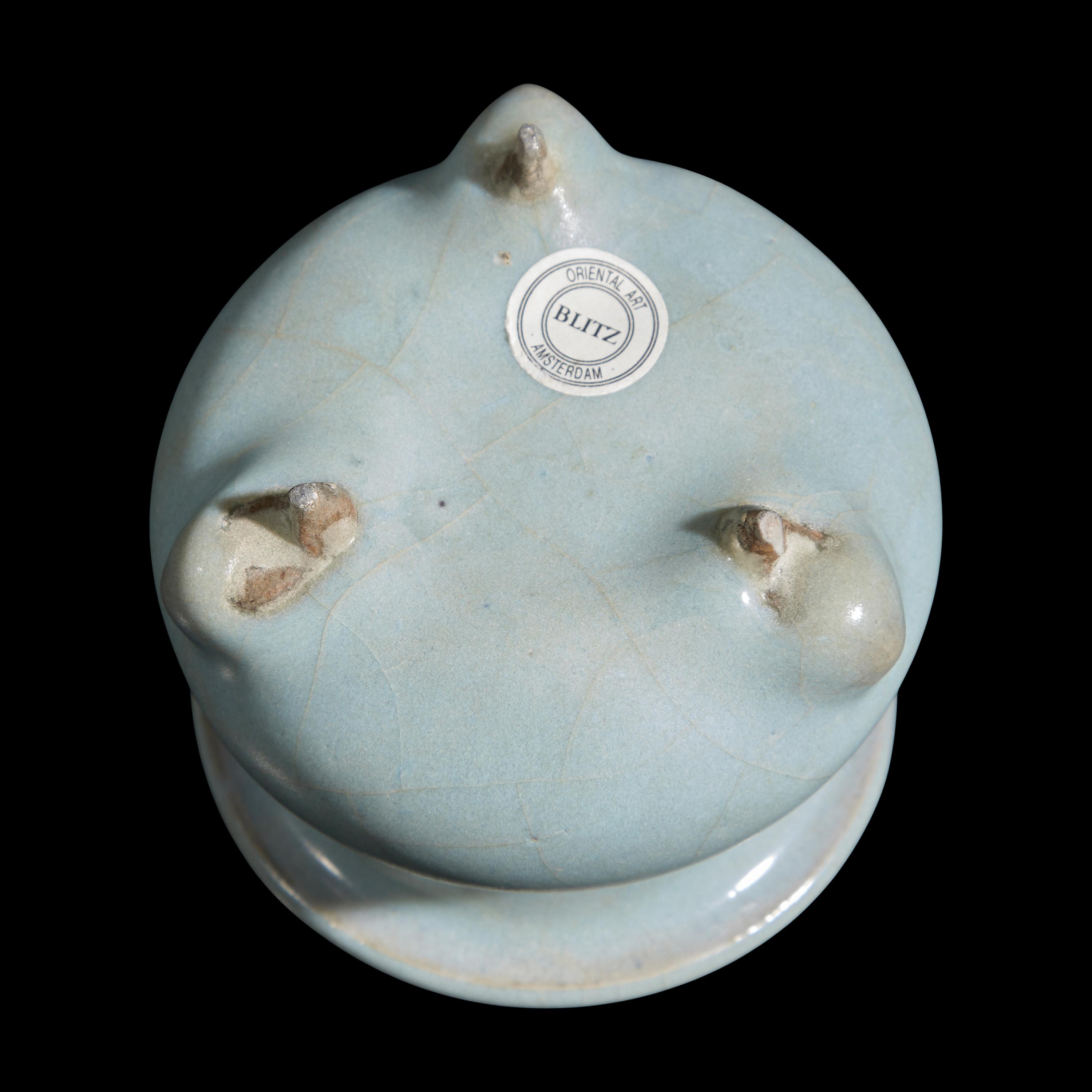 A Small Chinese Jun Style Blue Glazed Small Censer — 仿鈞窯三足小香爐