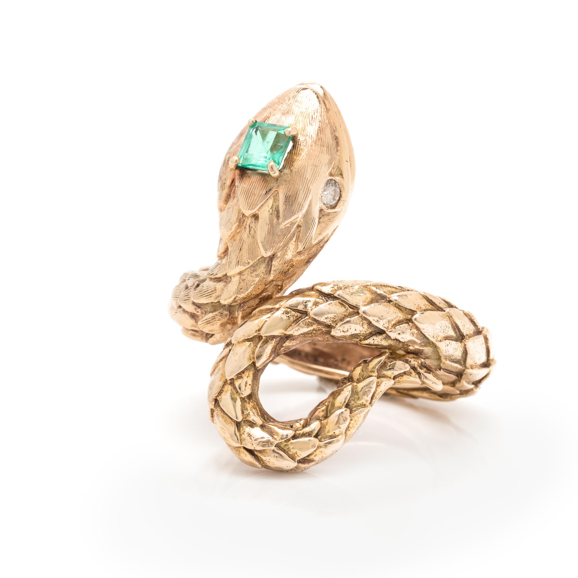 YELLOW GOLD, EMERALD AND DIAMOND SNAKE RING