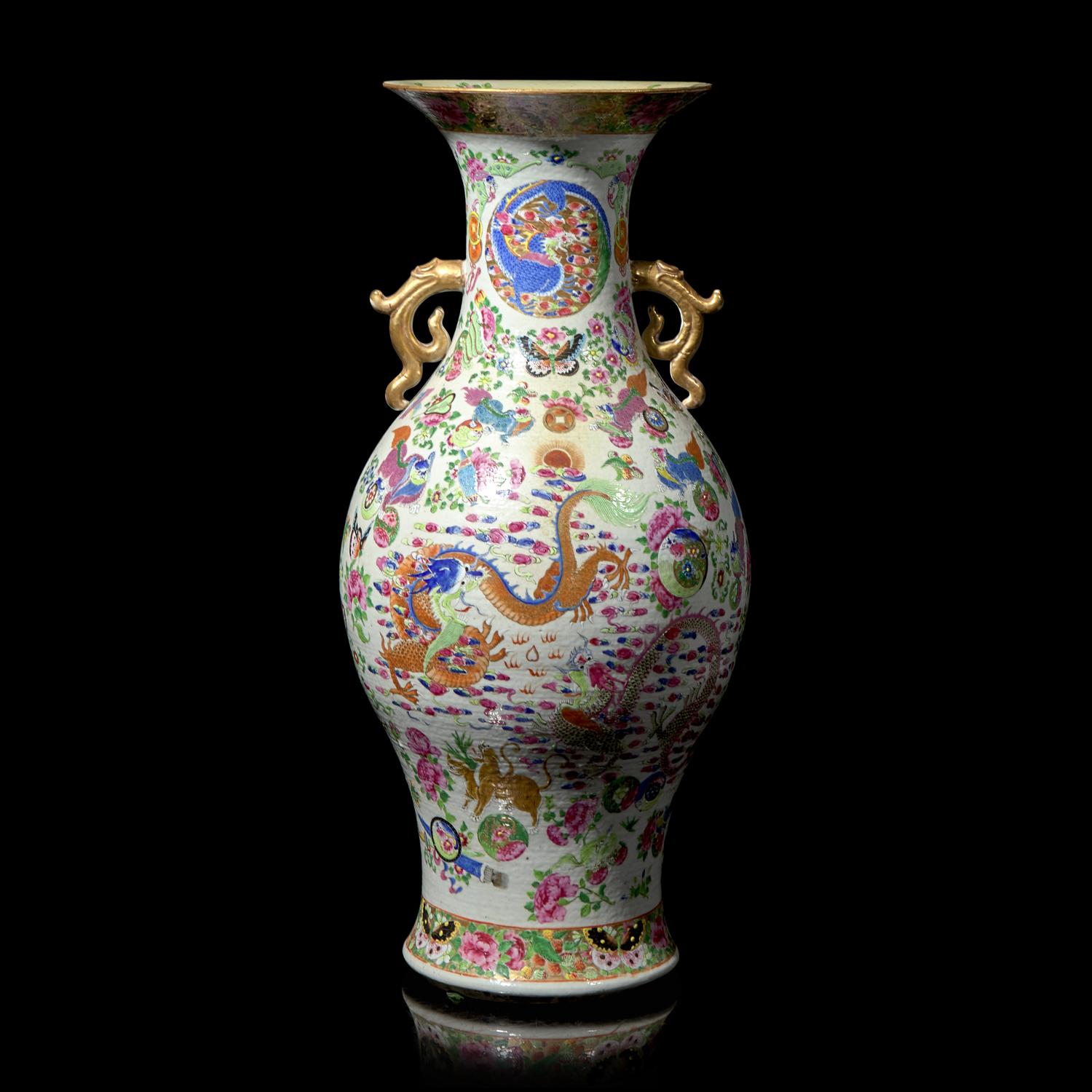 A Chinese Famille Rose Vase, 19th Century 清晚期 粉彩雲龙紋双耳瓶