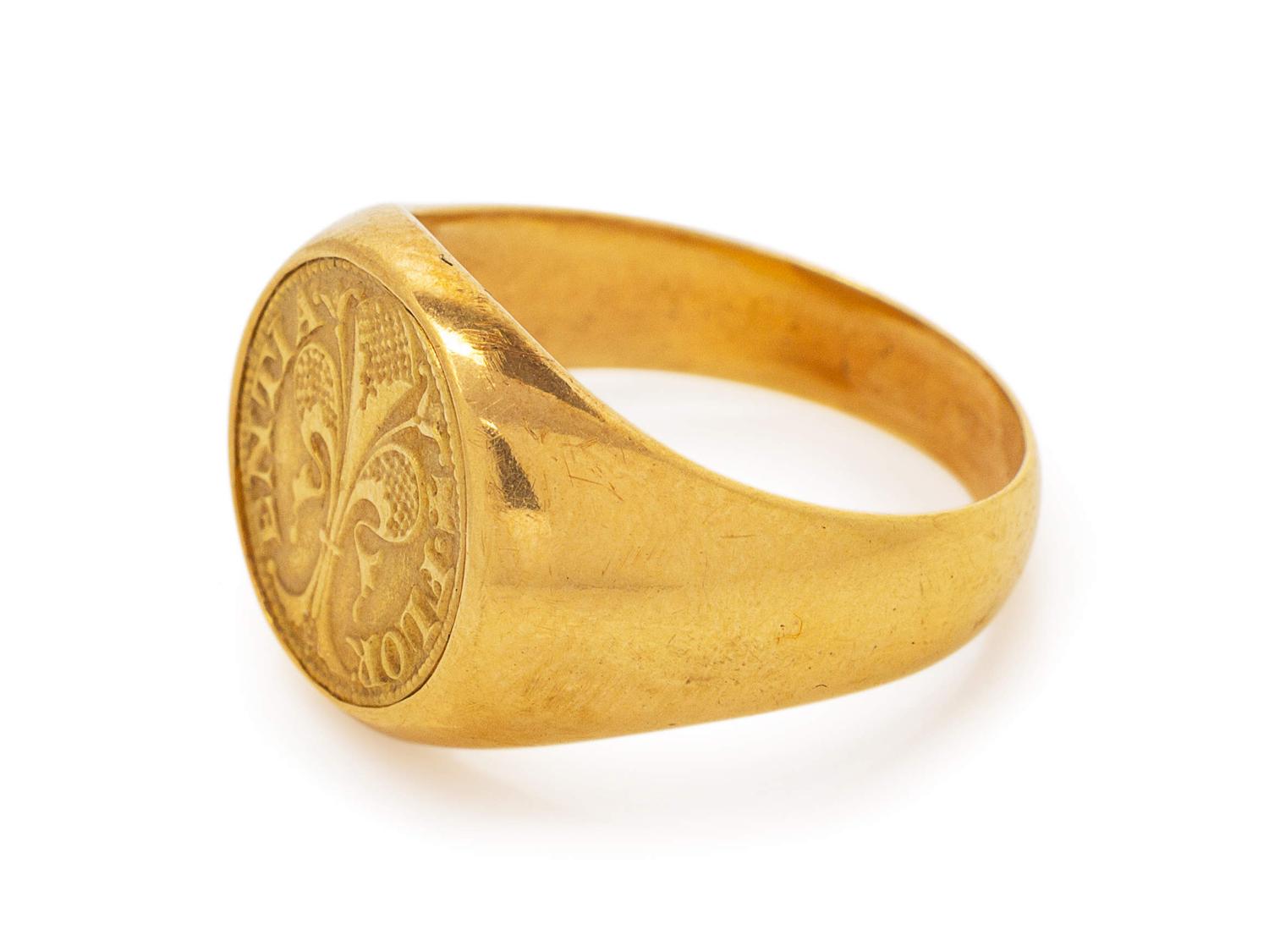 An 18 Karat Yellow Gold Ring, Italian,