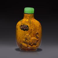 A Chinese Carved Jasper Snuff Bottle, Qing Dynasty, 19th Century — 清晚期 羊肝瑪瑙巧雕鼻煙壺