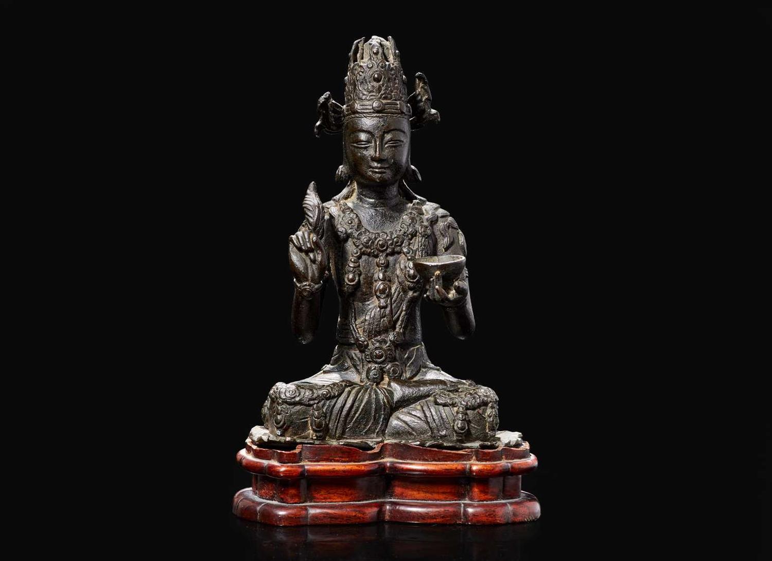 A rare Chinese patinated bronze figure of Guanyin, Yunnan, 12th to 14th century 珍罕銅加漆觀音像及底座 雲南大理 十二至十四世紀