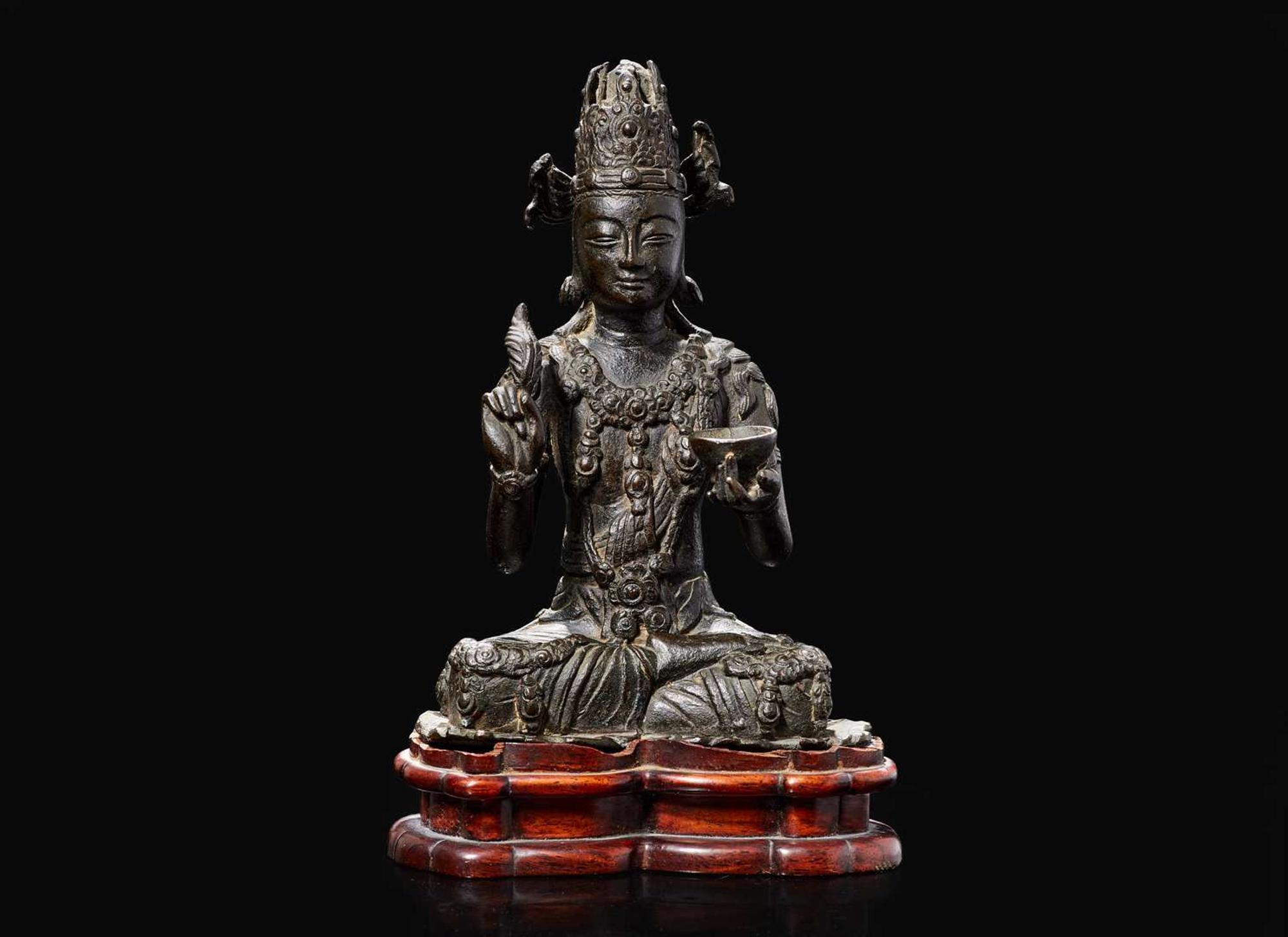 A rare Chinese patinated bronze figure of Guanyin, Yunnan, 12th to 14th century 珍罕銅加漆觀音像及底座 雲南大理 十二至十四世紀