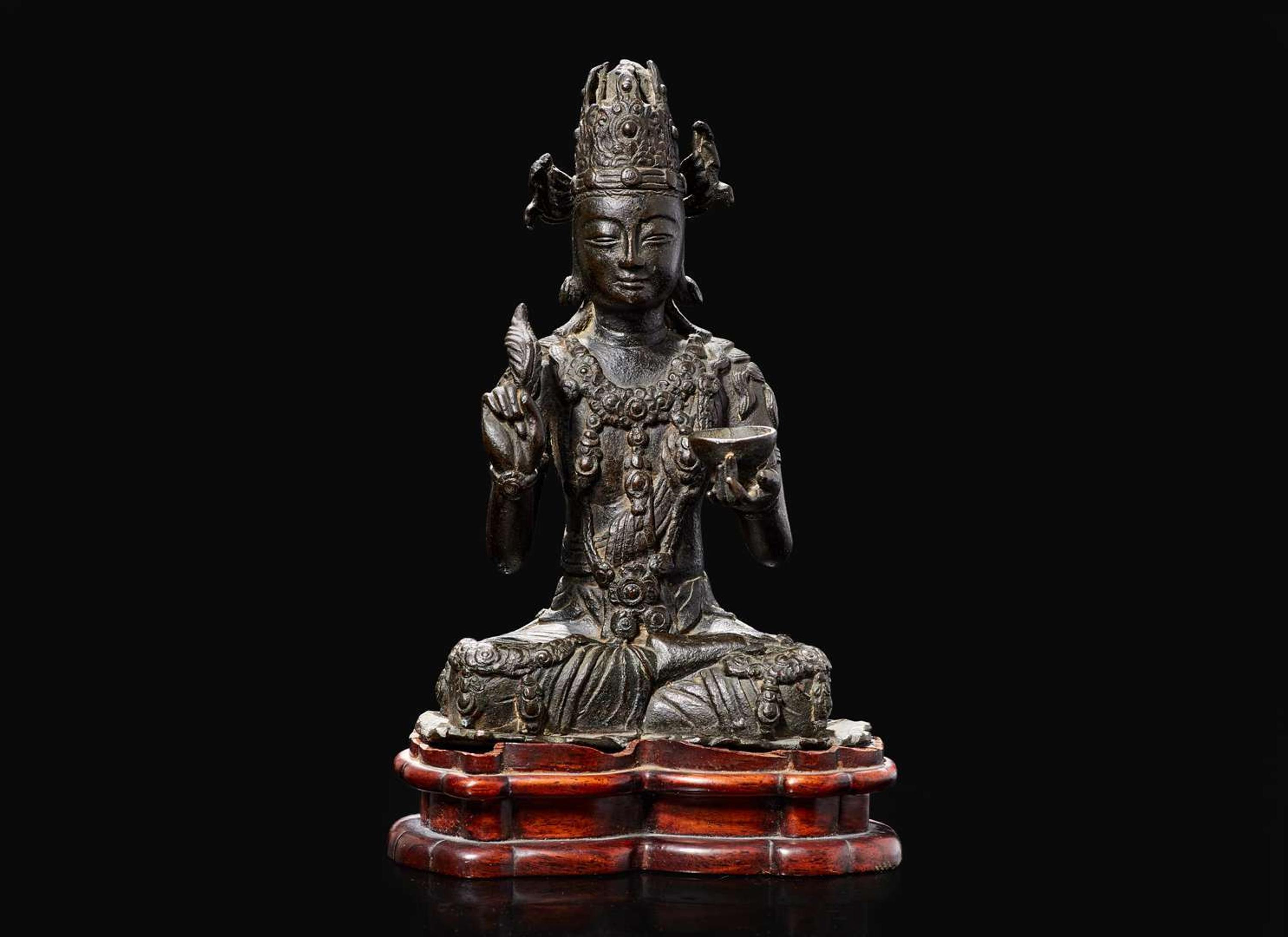 A rare Chinese patinated bronze figure of Guanyin, Yunnan, 12th to 14th century 珍罕銅加漆觀音像及底座 雲南大理 十二至十四世紀