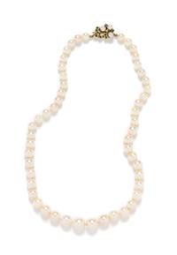A 14 Karat Yellow Gold, Simulated Emerald and Graduated Cultured Pearl Necklace,