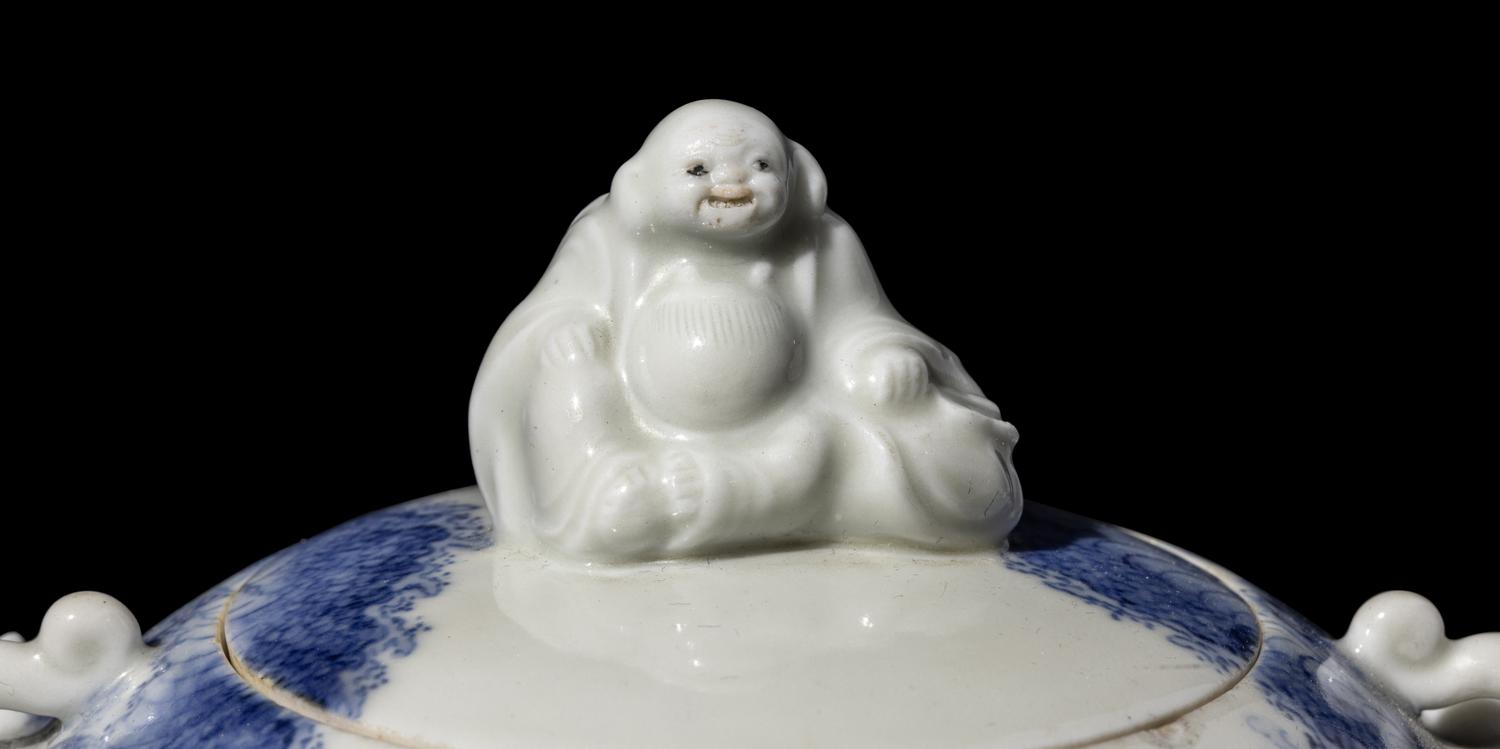 A Japanese Hirado Blue and White Covered Jar