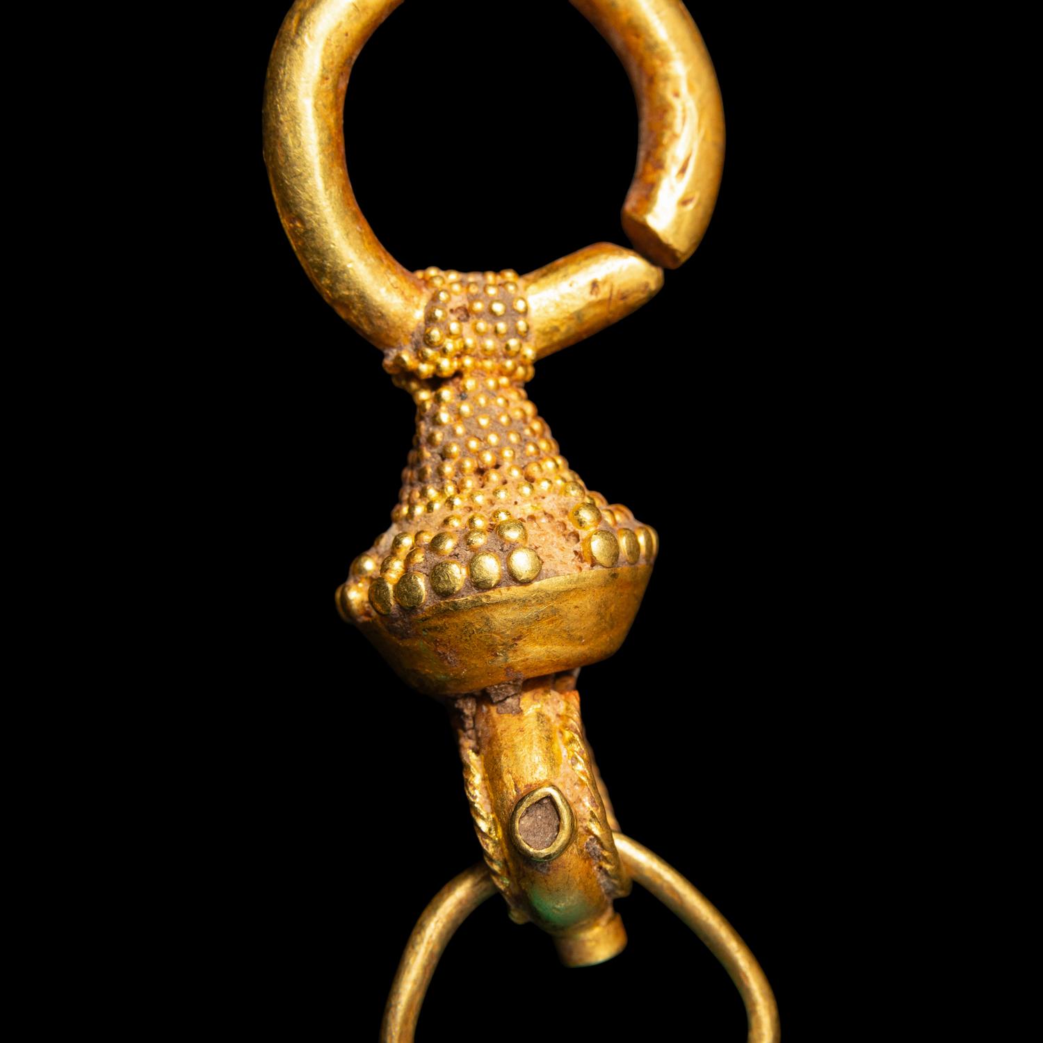 A Pair of Chinese Turquoise and Gold Earrings, Erzhui, Warring States Period or Later 戰國或以後 松石金耳墜