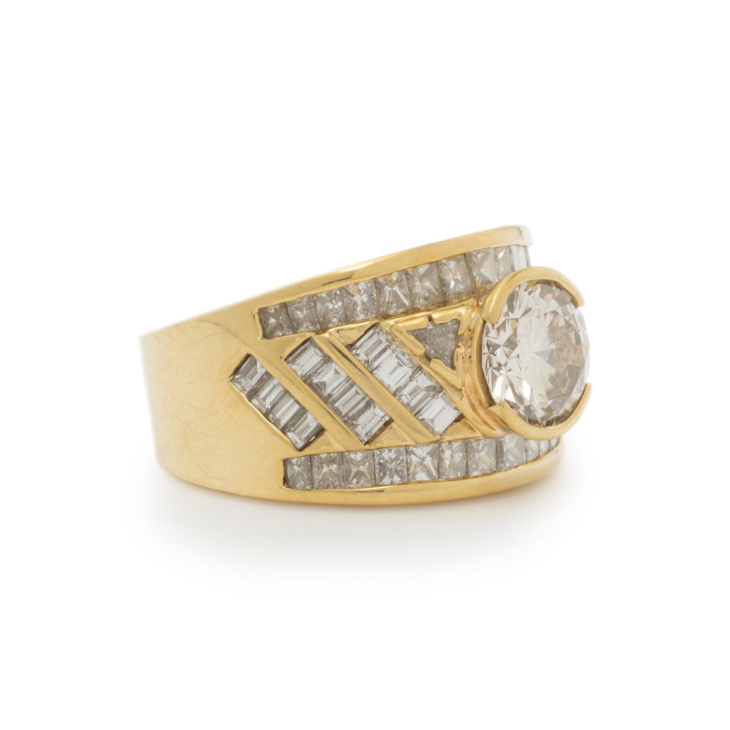 YELLOW GOLD AND DIAMOND RING