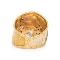 YELLOW GOLD AND DIAMOND RING