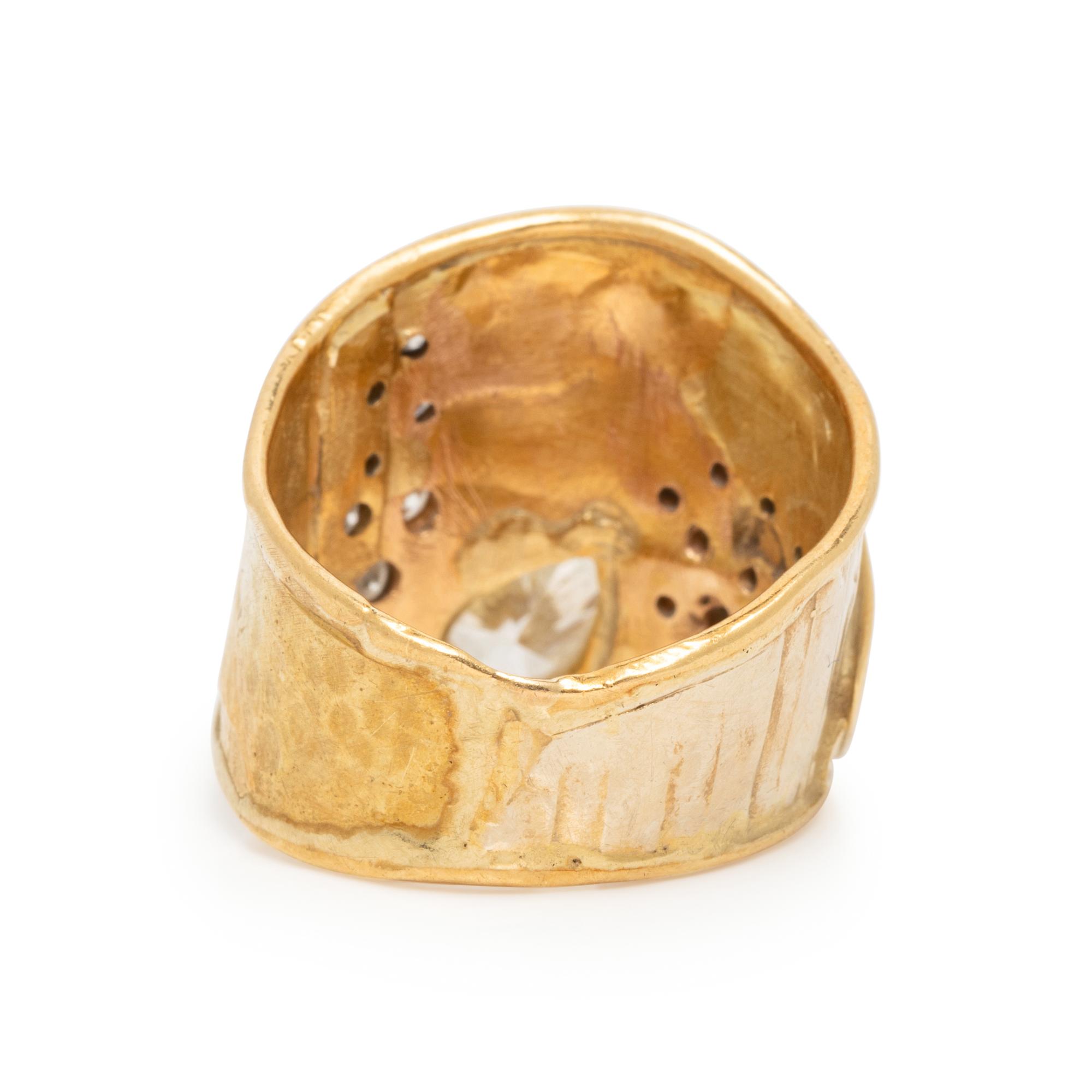 YELLOW GOLD AND DIAMOND RING