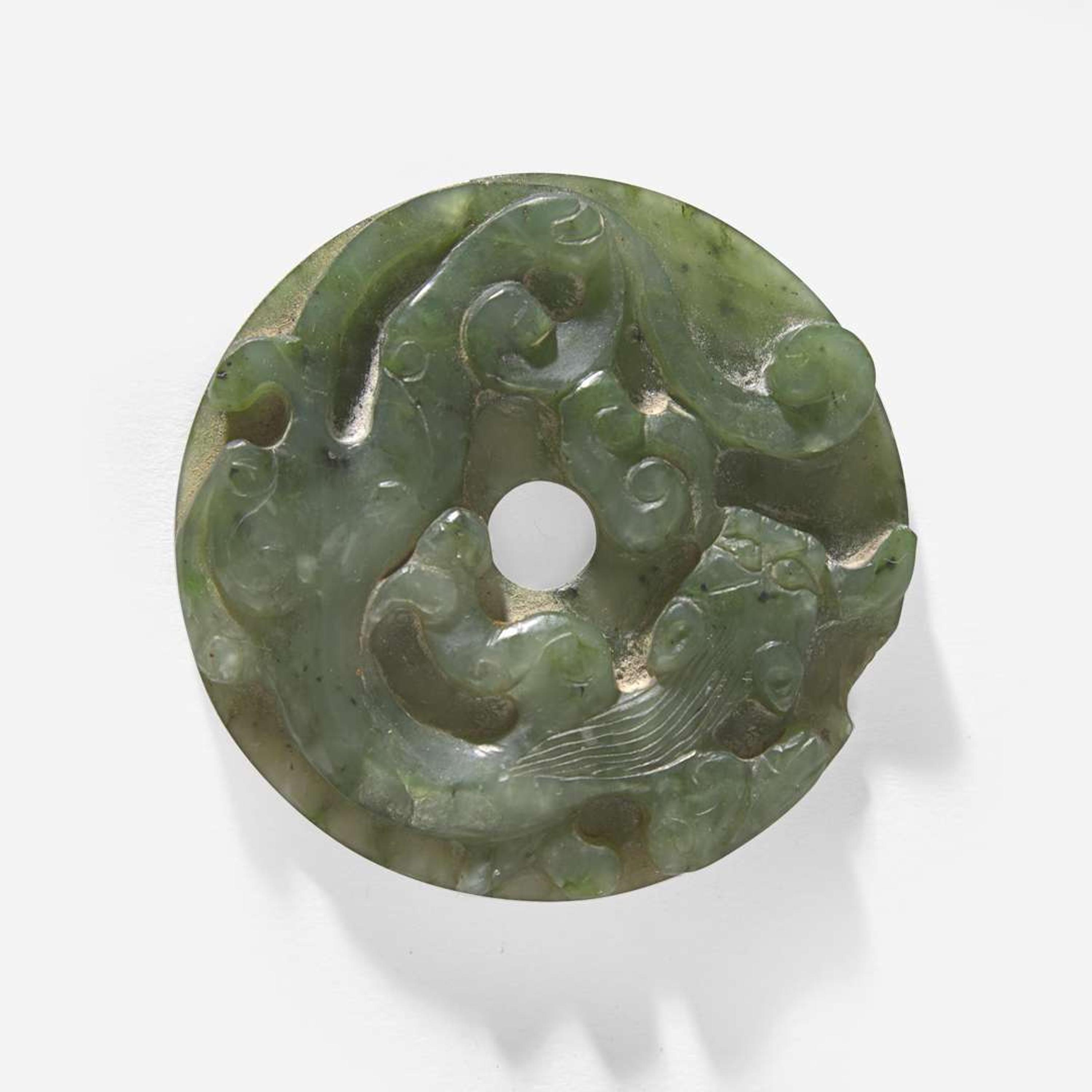 A Chinese jade-embellished cloisonné box 翠玉嵌掐丝珐琅圆盒