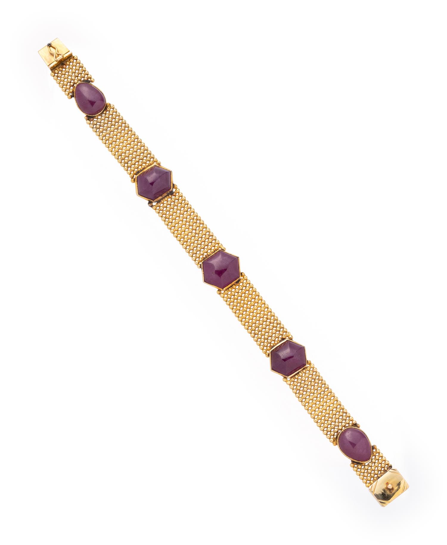 YELLOW GOLD AND RUBY BRACELET