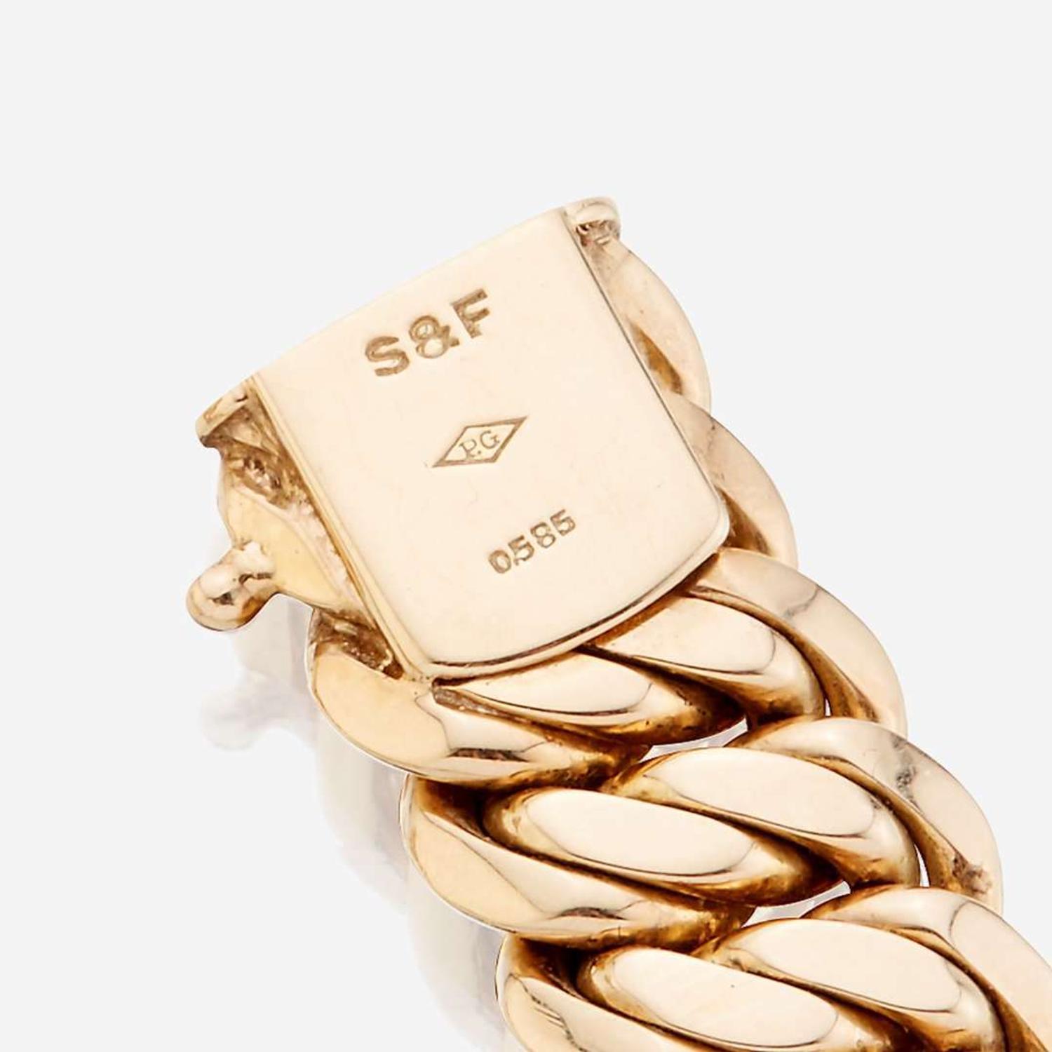 A fourteen karat gold necklace