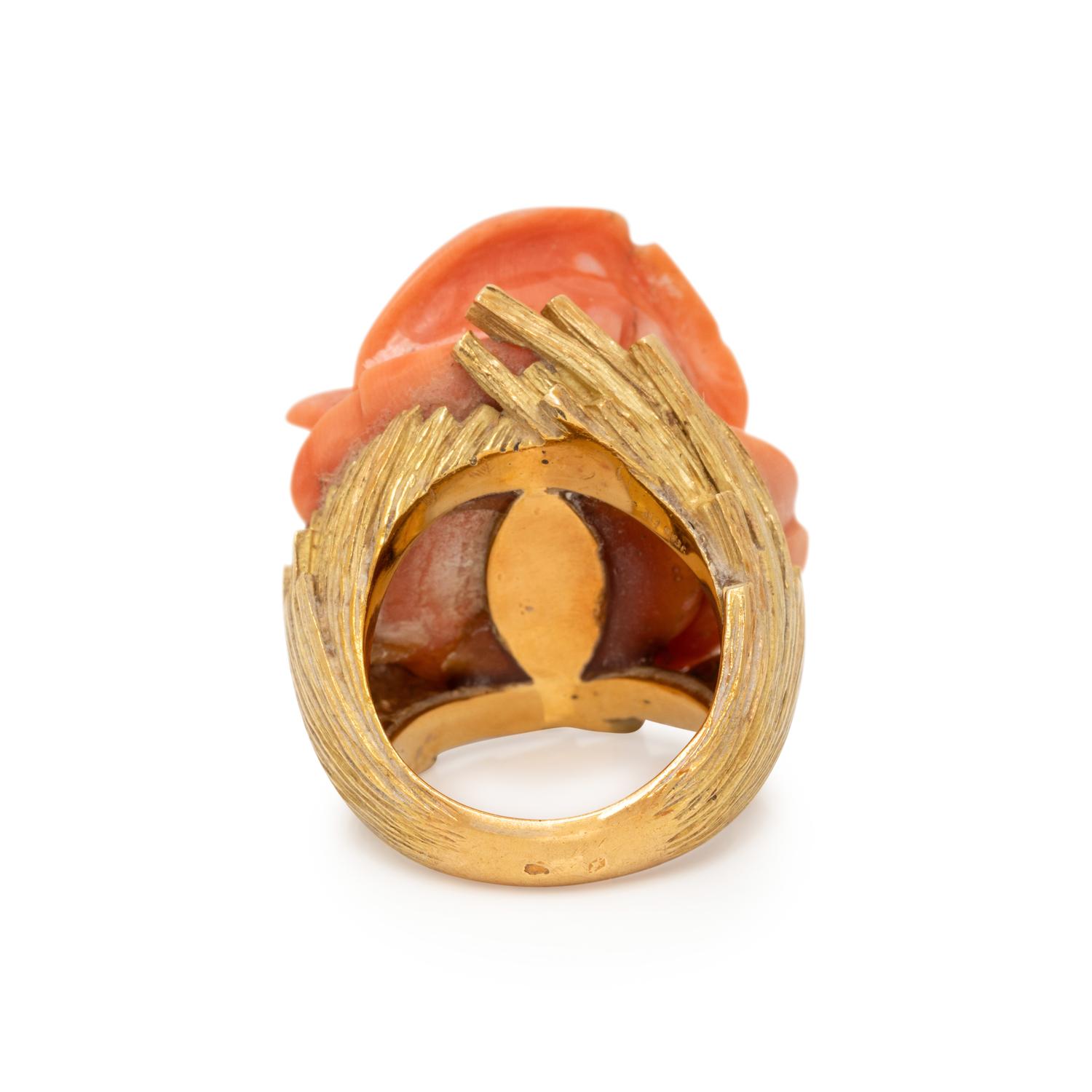 JEAN ÉTÉ, FRENCH, CARVED CORAL AND YELLOW GOLD RING