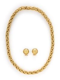 YELLOW GOLD NECKLACE AND CLIP EARRINGS