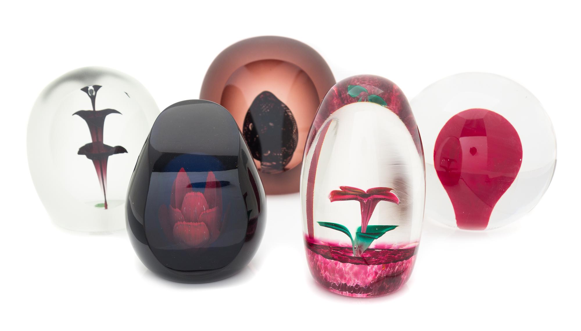 A Group of Five Glass Paperweights, examples by Peter Vanderlaan, Oggetti, and Caithness
