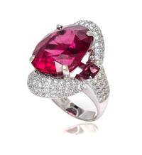 An 18 Karat White Gold, Rubellite Tourmaline and Diamond Ring, 12.30 dwts.