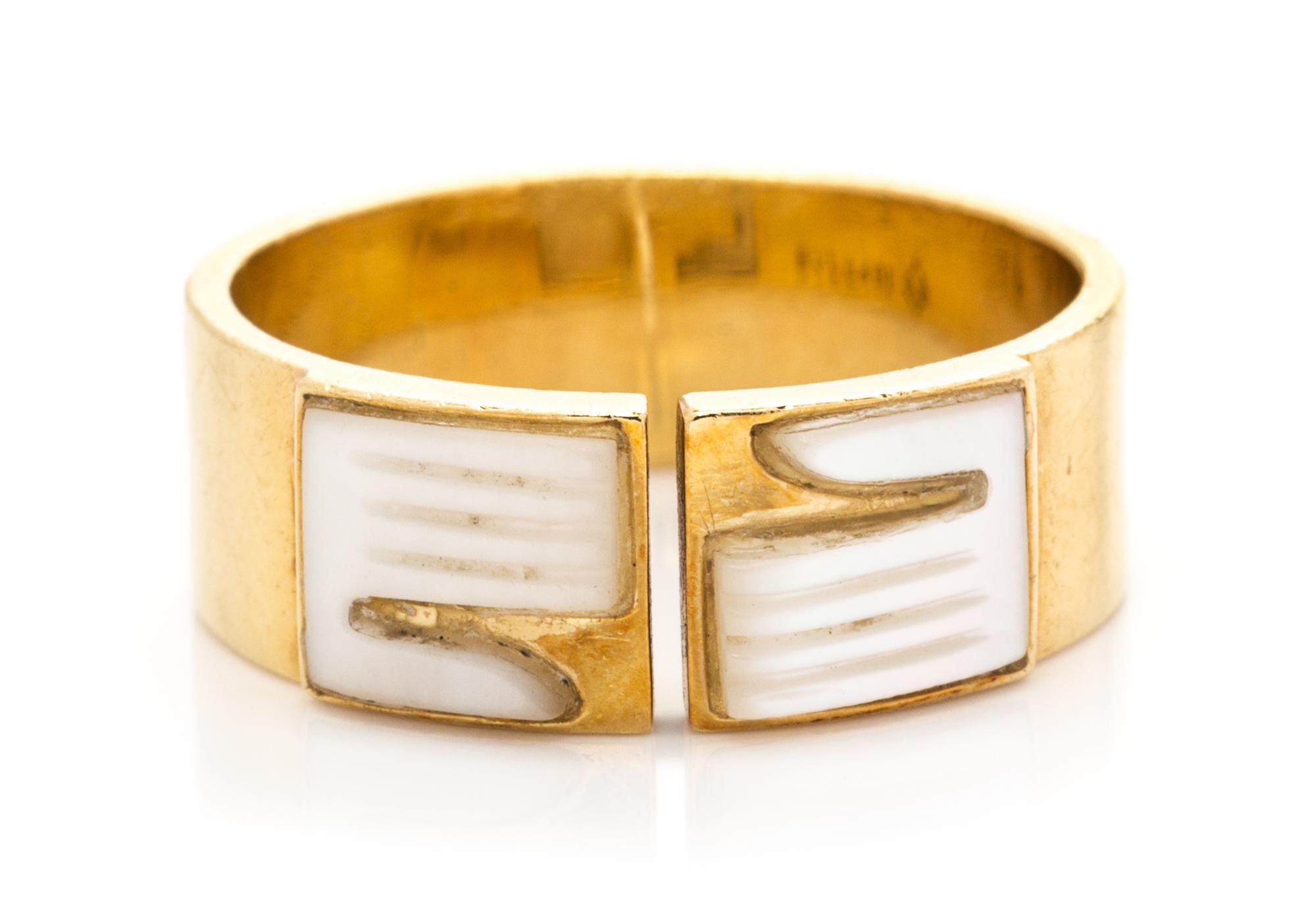 An 18 Karat Yellow Gold Mother-of-Pearl Ring, Bulgari, 3.30 dwts.