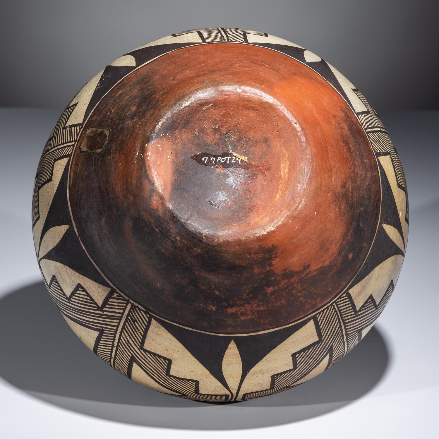 Acoma Fine Line Pottery Jar