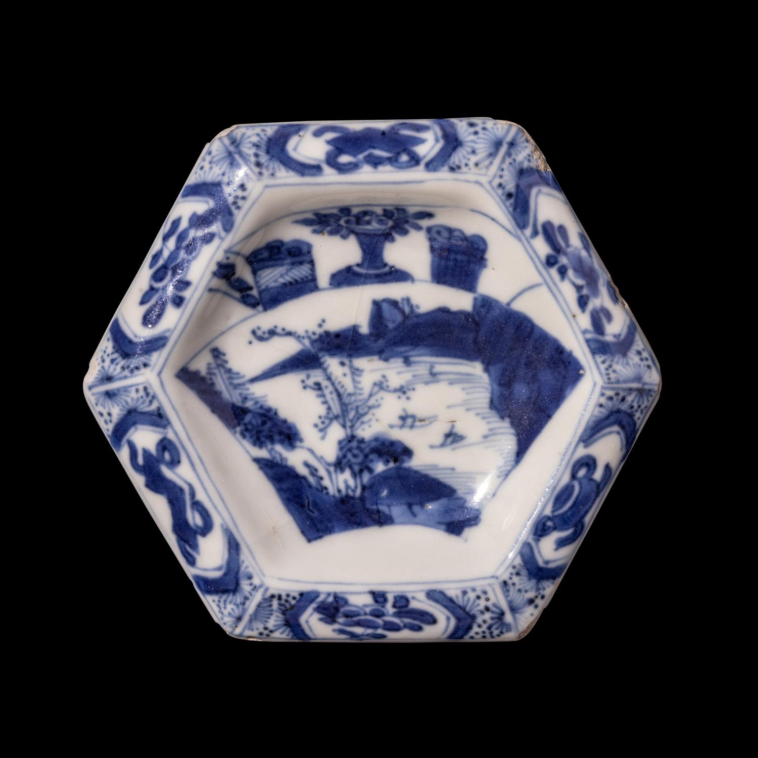 Four Small Chinese Export Blue and White Porcelain Articles