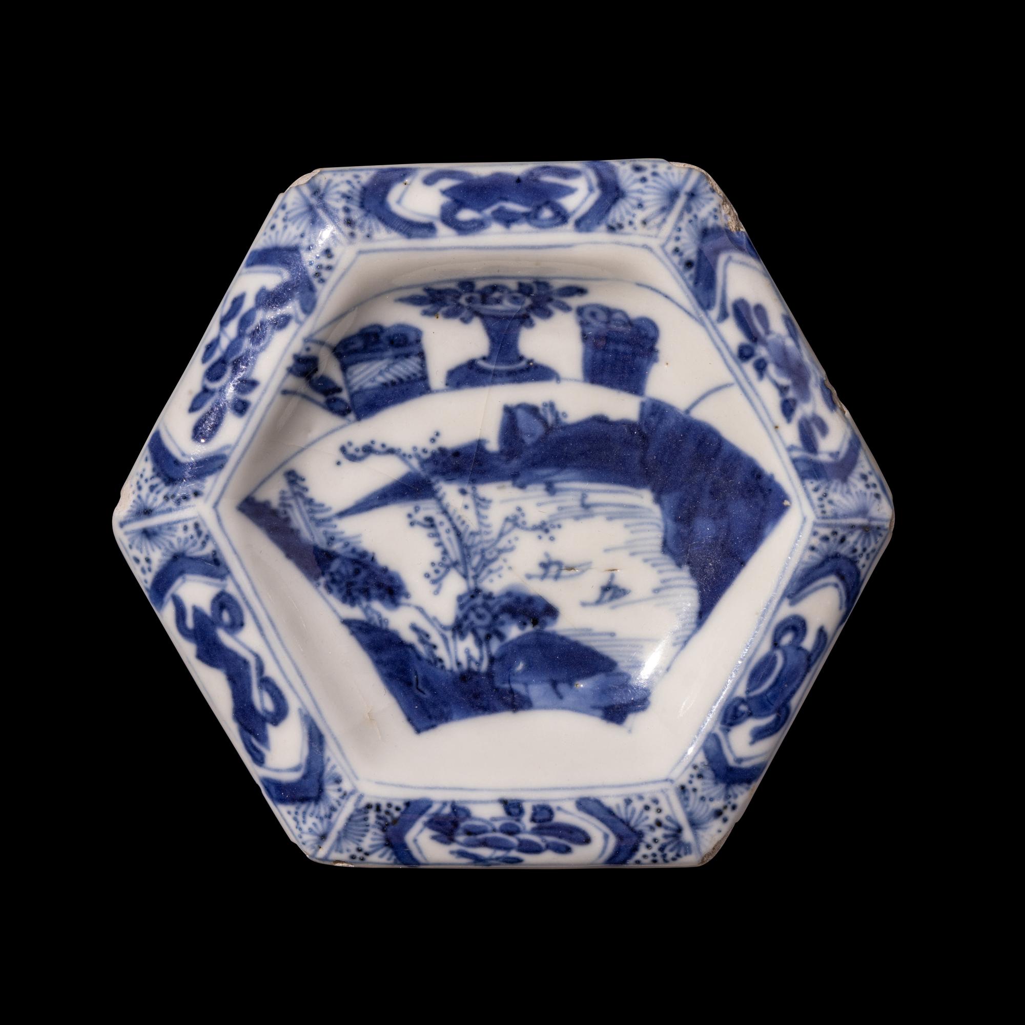 Four Small Chinese Export Blue and White Porcelain Articles