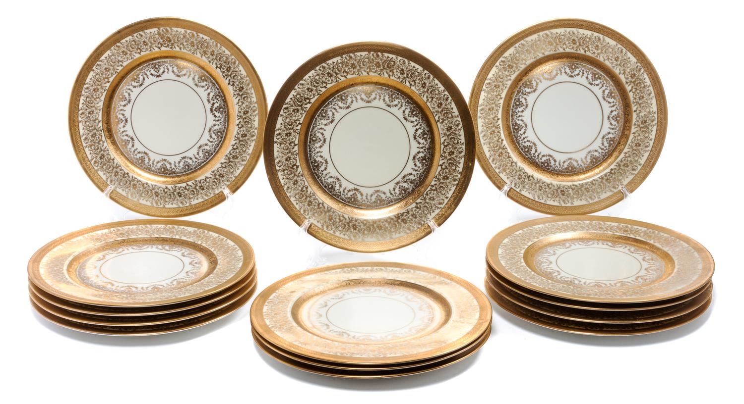 Fourteen Bavarian Dinner Plates Diameter 11 inches. — Heinrich & Co.