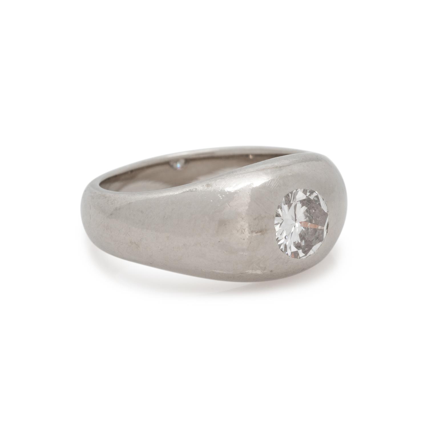 WHITE GOLD AND DIAMOND RING