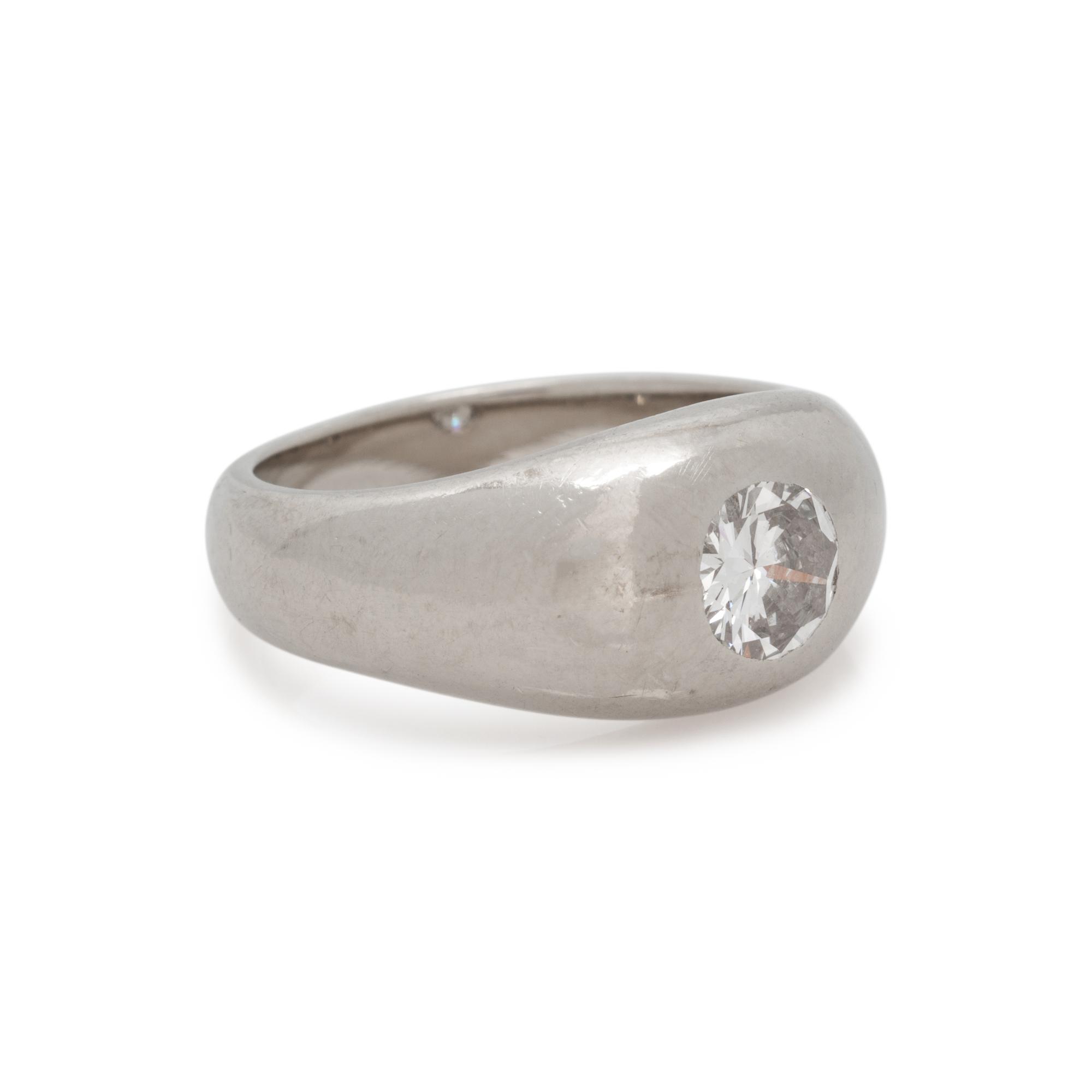 WHITE GOLD AND DIAMOND RING