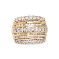 DIAMOND AND YELLOW GOLD RING