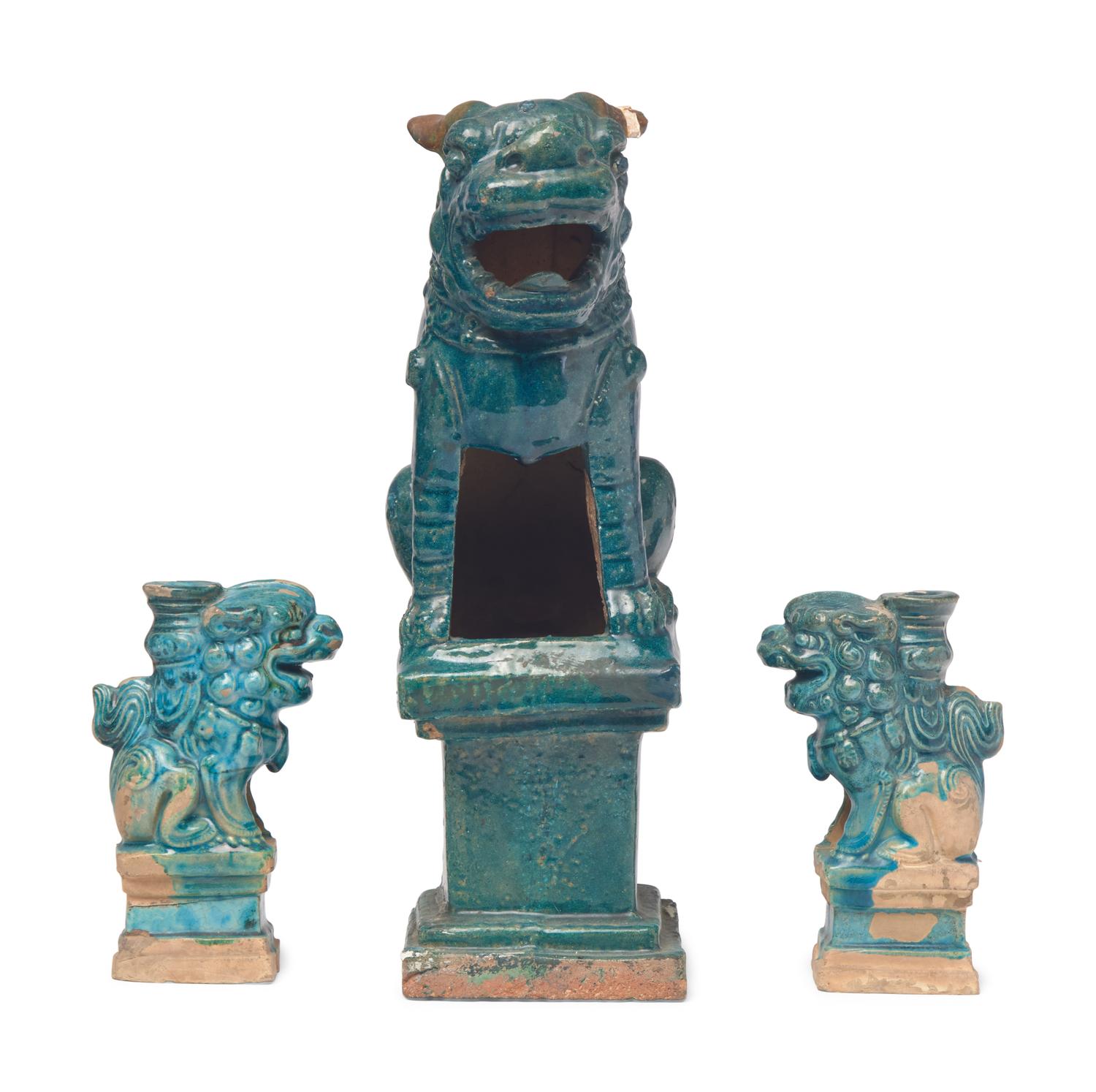 Three Chinese Turquoise Glazed Figures of Fu Lions, Ming Dynasty 明 藍琉璃佛獅三尊