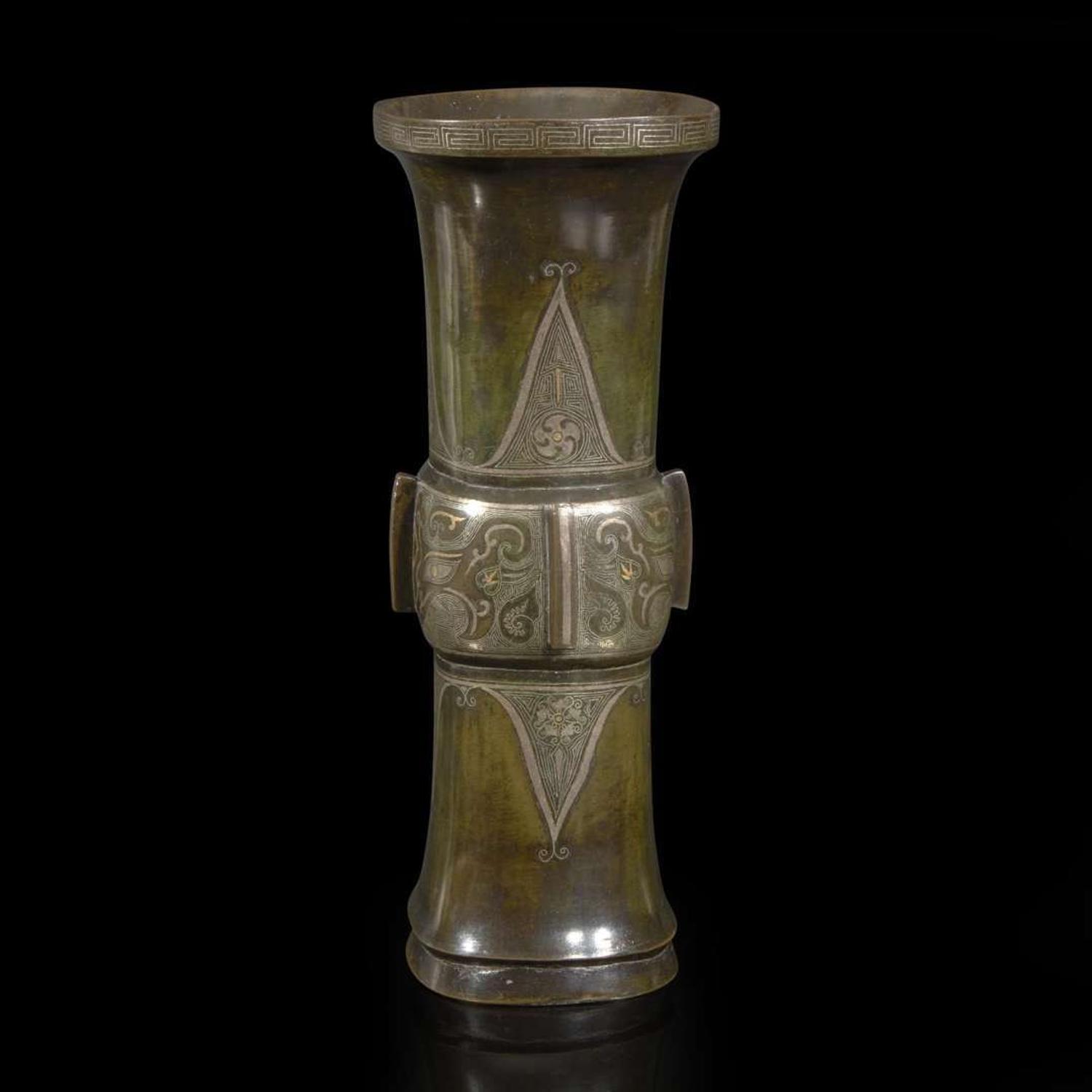 A gold and silver-inlaid and patinated bronze archaistic gu-form vase 金银象嵌加漆觚