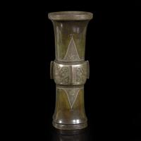A gold and silver-inlaid and patinated bronze archaistic gu-form vase 金银象嵌加漆觚